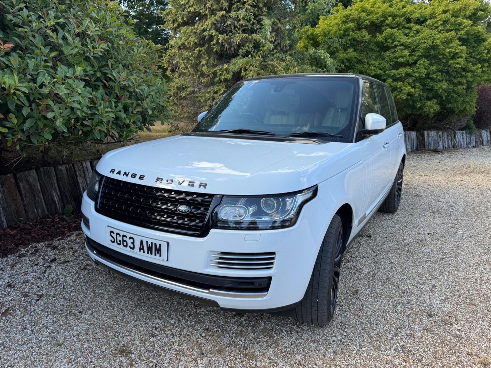 2013 Land Rover Range Rover 4.4 SD V8 Vogue SE Auto 4WD Euro 5 5dr, lead photograph, from the Eurobrand advert