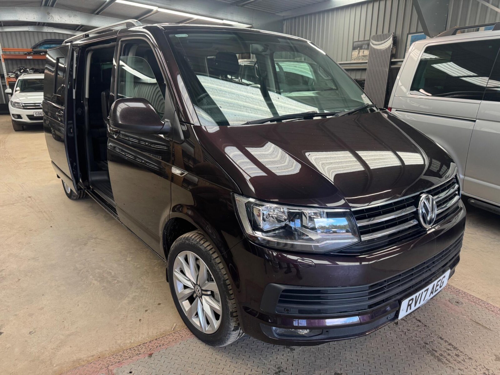 2017 Volkswagen Caravelle 2.0 BiTDI BlueMotion Tech SE DSG Euro 6 (s/s) 5dr, lead photograph, from the Eurobrand advert