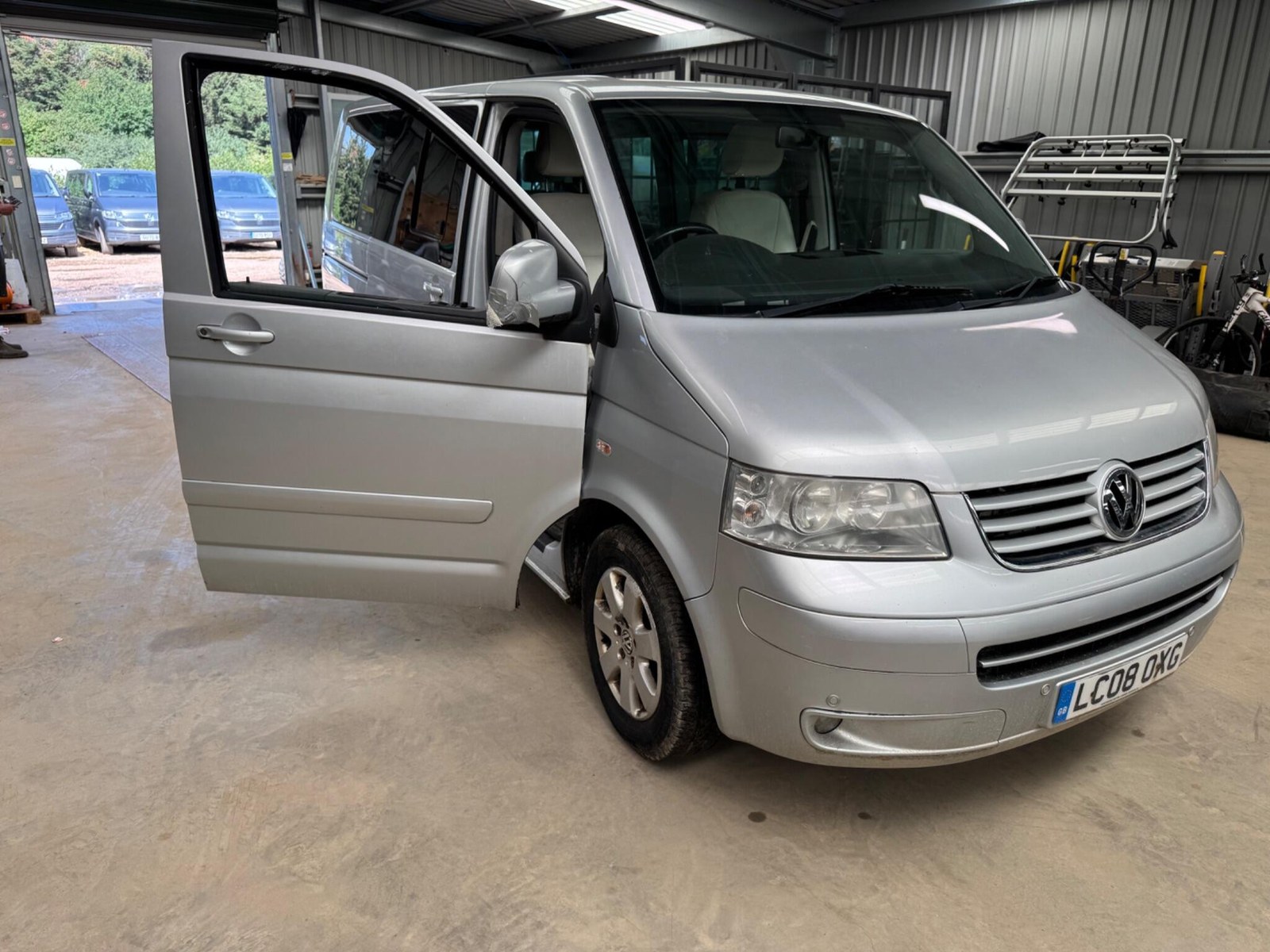 2008 Volkswagen Caravelle 2.5 TDI Pure Drive SE Euro 4 5dr, lead photograph, from the Eurobrand advert