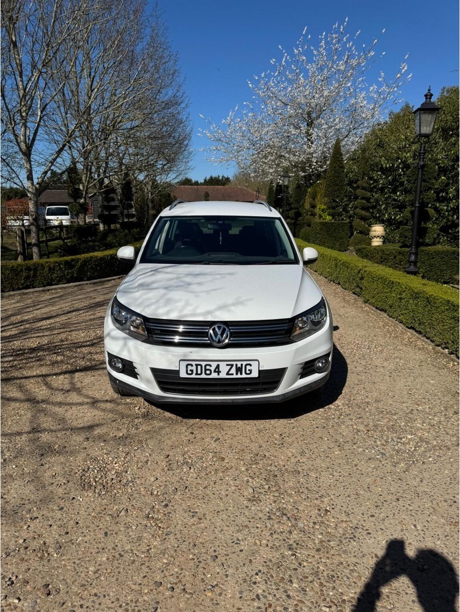 2015 Volkswagen Tiguan 2.0 TDI BlueMotion Tech Match DSG 4WD Euro 5 (s/s) 5dr, lead photograph, from the Eurobrand advert